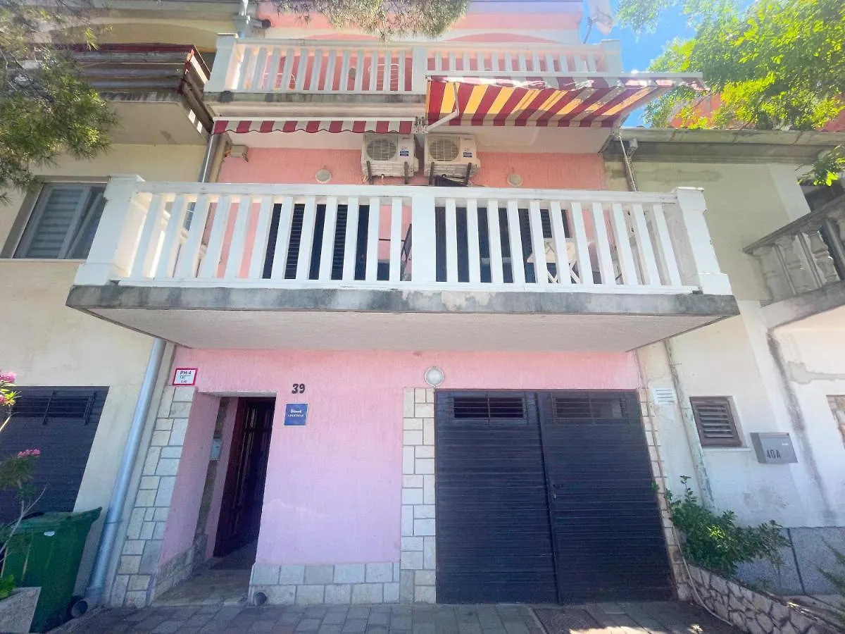 Apartmani Dea Jadranovo 0*,  Croatia