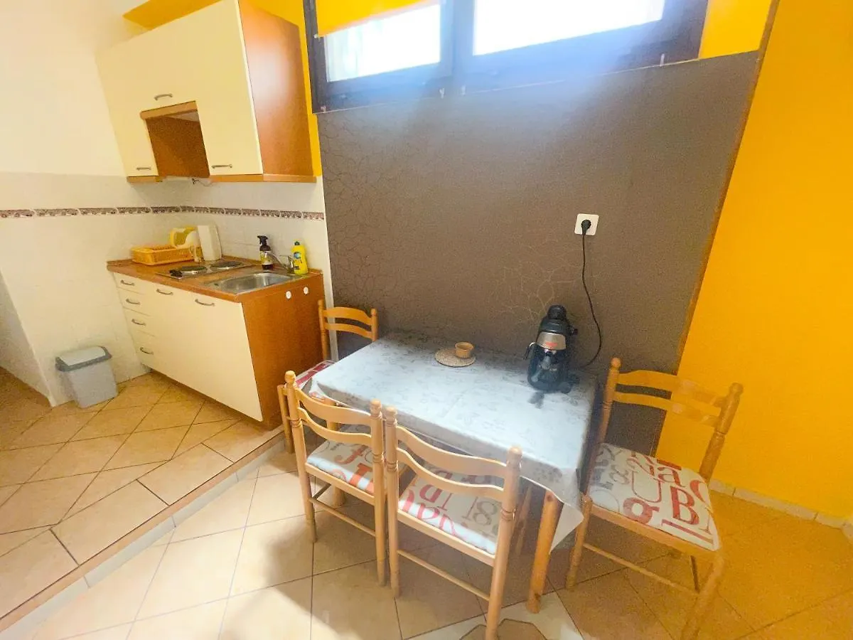Apartmani Dea Jadranovo 0*,  Croatia