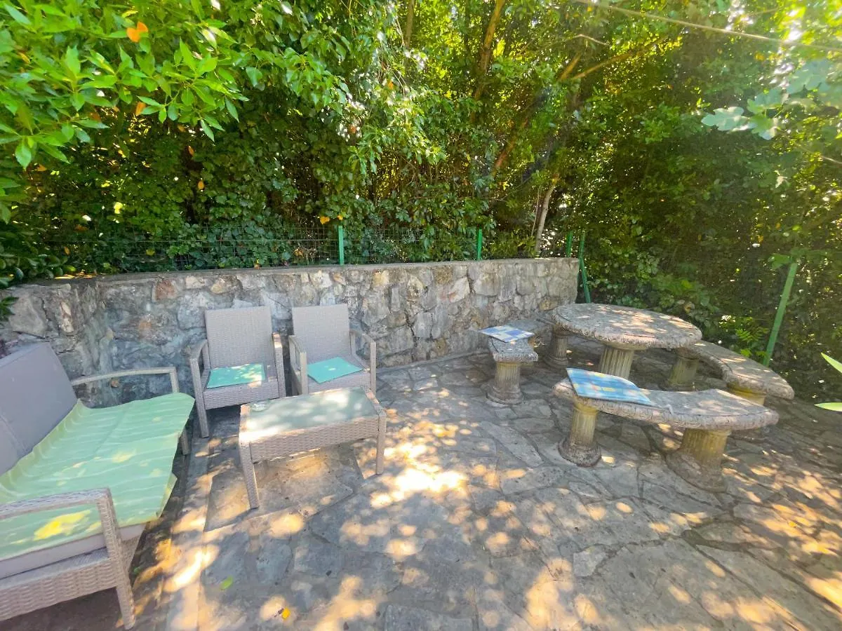 Apartmani Dea Jadranovo 0*,  Croatia
